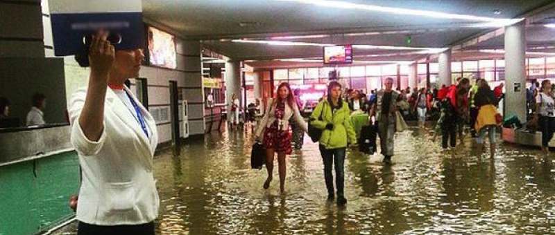 В Сочи напомнили о себе тропики, затоплен аэропорт